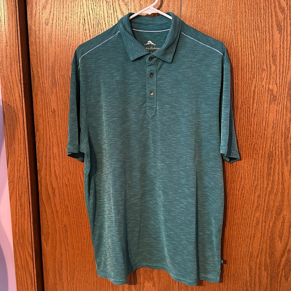 Men’s Tommy Bahama size large green shirt.